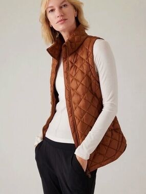 Athleta Whisper Featherless Vest Large